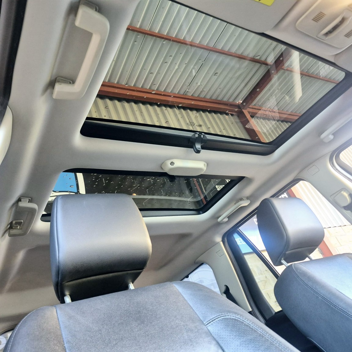 Used Land Rover Freelander 2 2010 for sale - 76751760: Photo 9