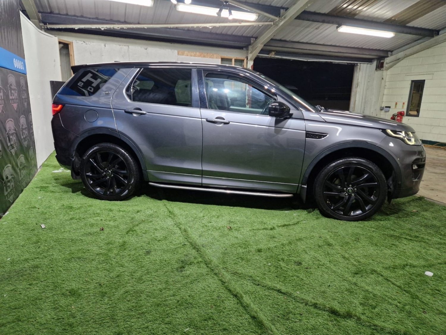 Used Land Rover Discovery Sport 2017 for sale - 77148193: Photo 5