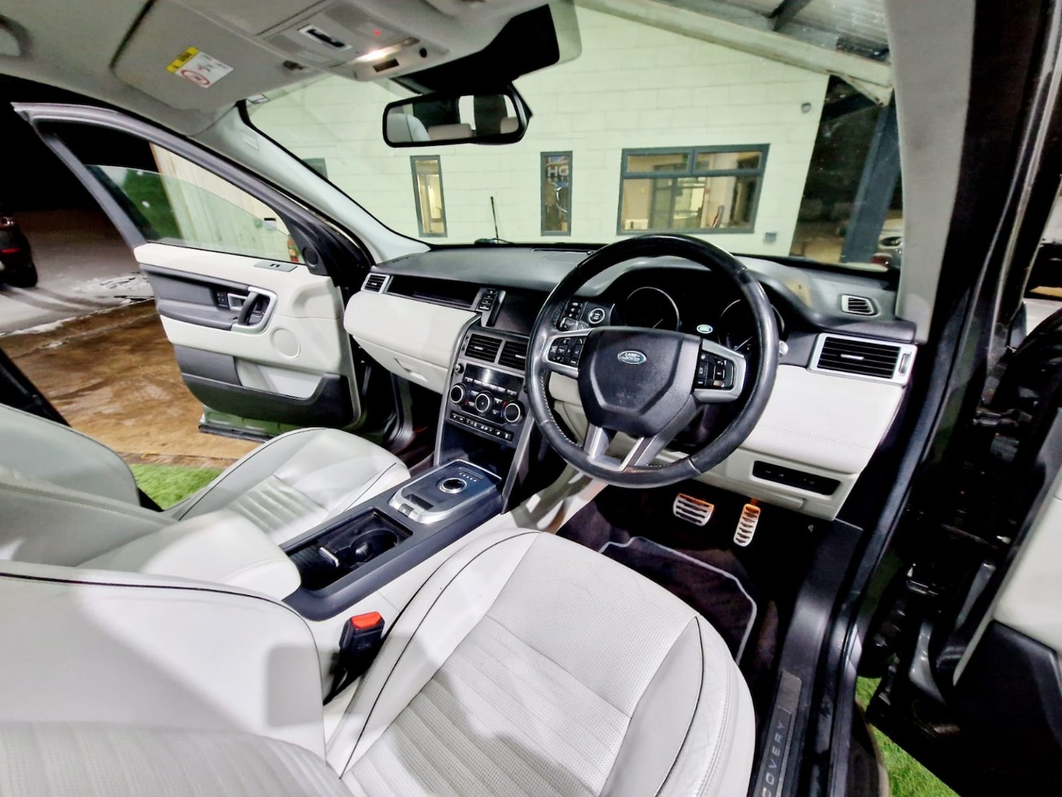 Used Land Rover Discovery Sport 2017 for sale - 77148193: Photo 8