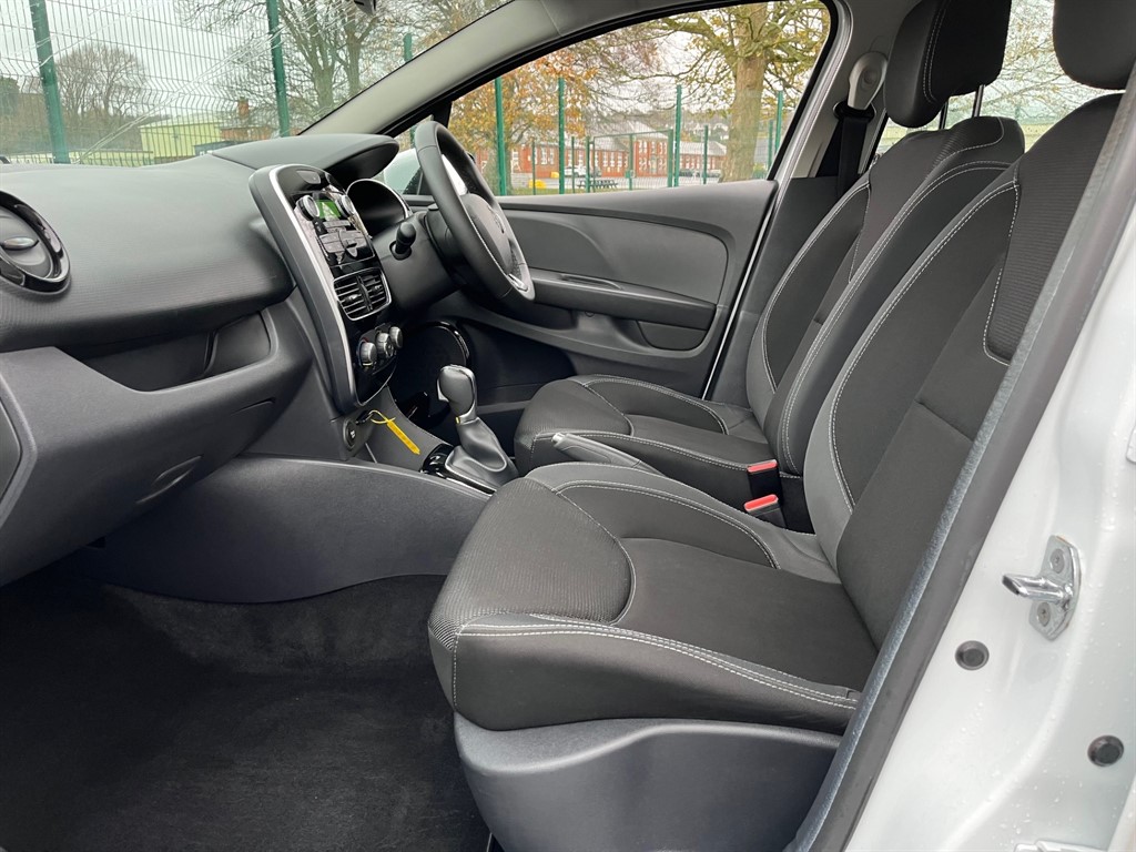 Used Renault Clio 2018 for sale - 76544648: Photo 14