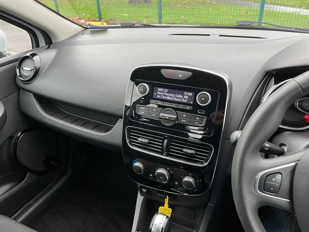 Used Renault Clio 2018 for sale - 76544648: Photo 18