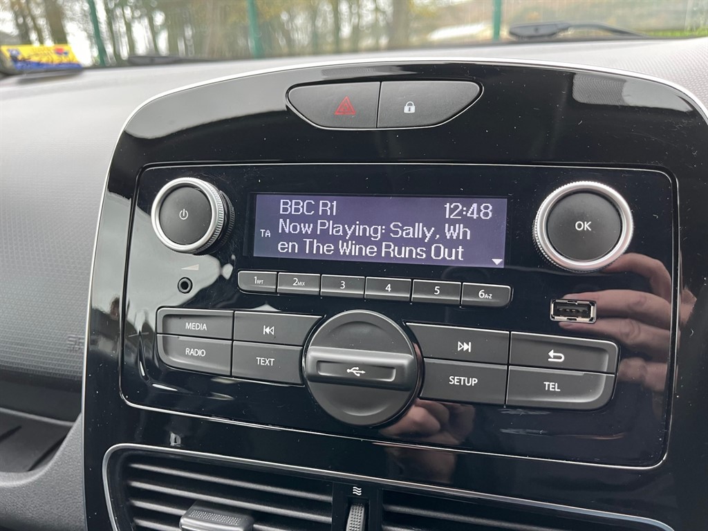 Used Renault Clio 2018 for sale - 76544648: Photo 19