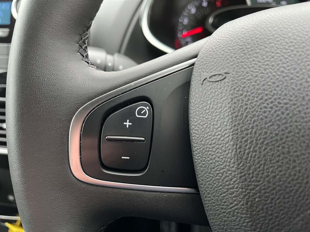 Used Renault Clio 2018 for sale - 76544648: Photo 25