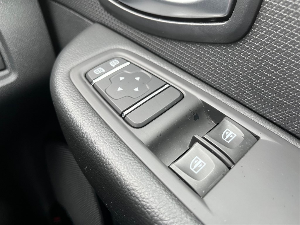 Used Renault Clio 2018 for sale - 76544648: Photo 28