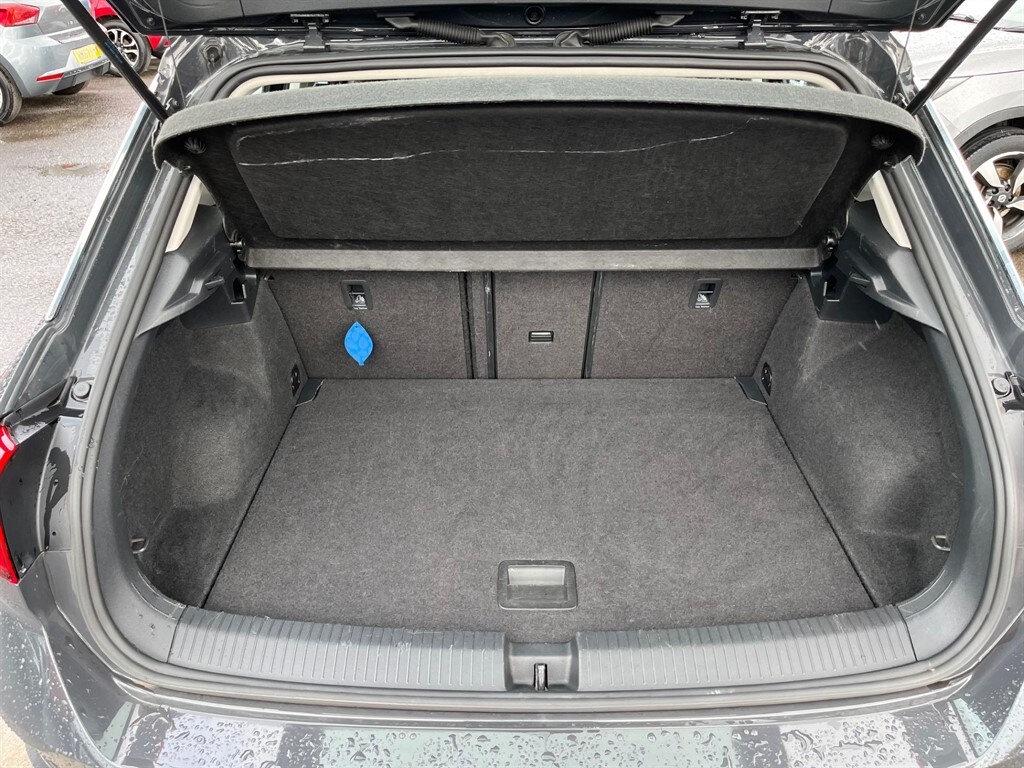 Used Volkswagen T-Roc 2018 for sale - 76229525: Photo 12