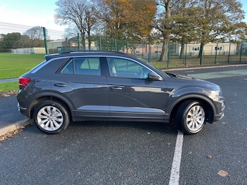 Used Volkswagen T-Roc 2018 for sale - 76229525: Photo