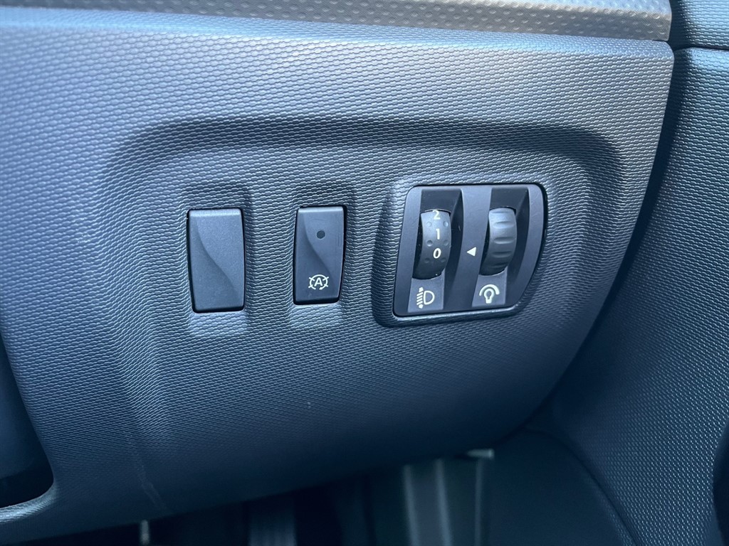 Used Renault Captur 2015 for sale - 76933382: Photo 28