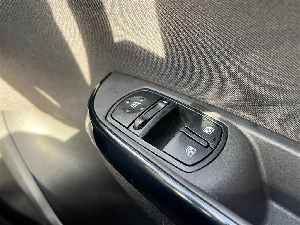 Used Vauxhall Corsa 2016 for sale - 77367342: Photo 27