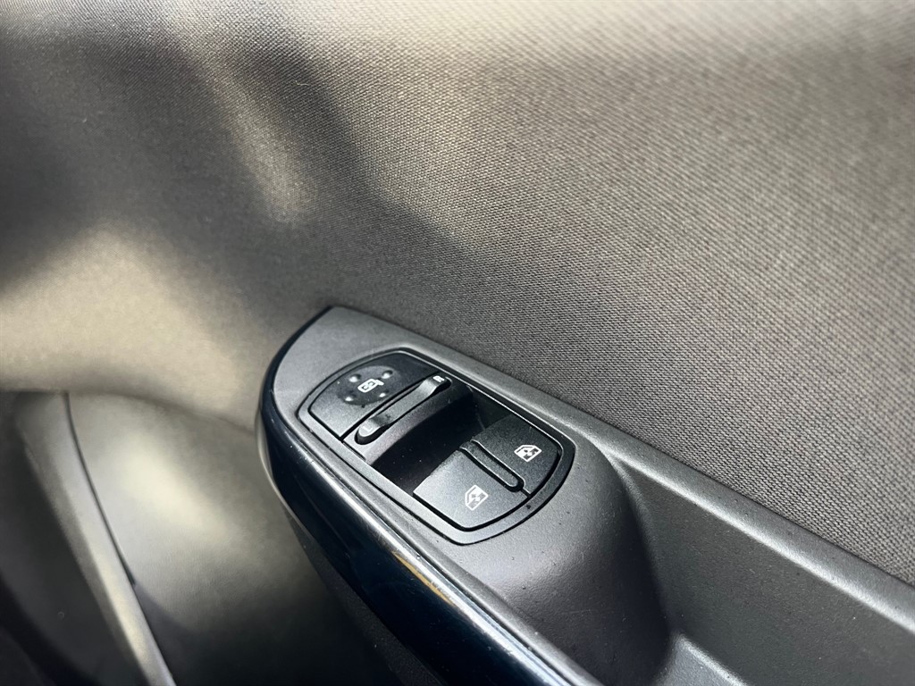 Used Vauxhall Corsa 2015 for sale - 77326575: Photo 27