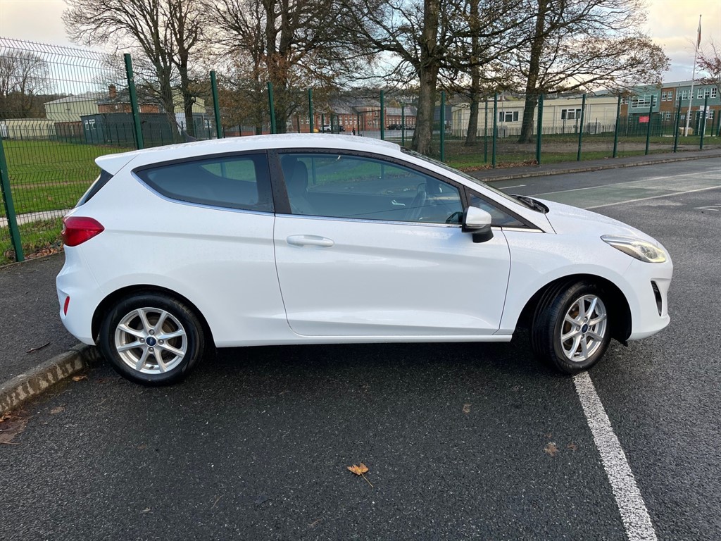 Used Ford Fiesta 2017 for sale - 76532376: Photo 3