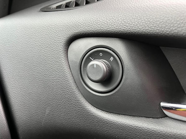 Used Vauxhall Zafira 2017 for sale - 76302560: Photo 27