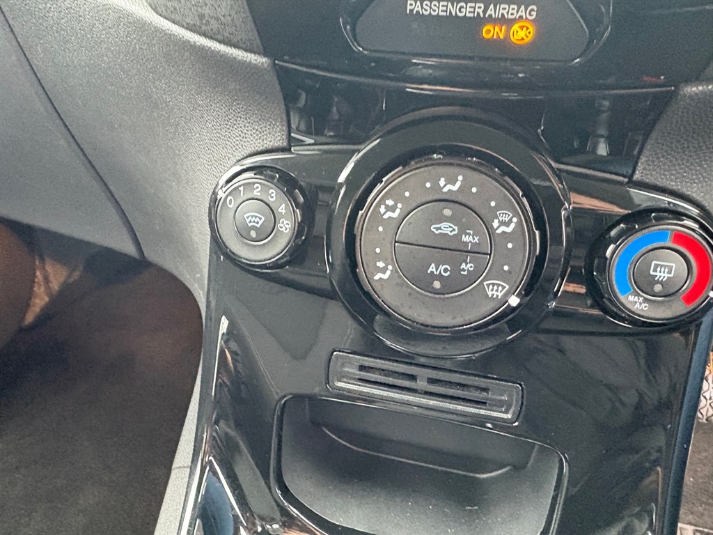 Used Ford Fiesta 2015 for sale - 78042411: Photo 11