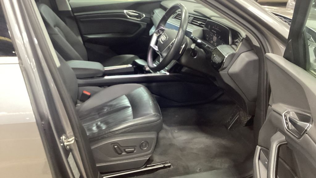 Used Audi e-tron 2022 for sale - 78017525: Photo 7