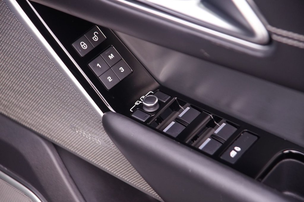 Used Land Rover Range Rover Velar 2018 for sale - 76417678: Photo 25