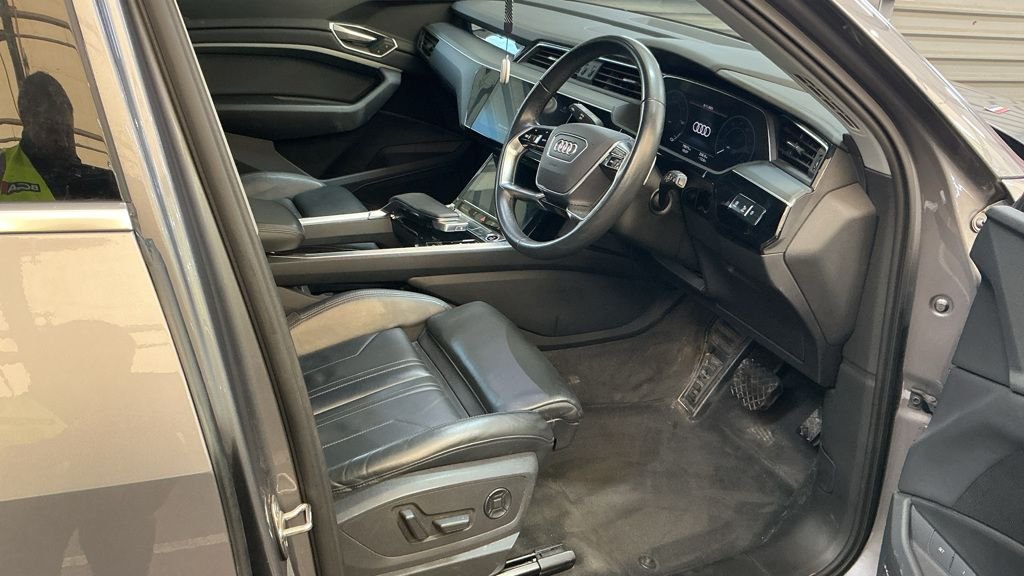 Used Audi e-tron 2021 for sale - 76642635: Photo 7