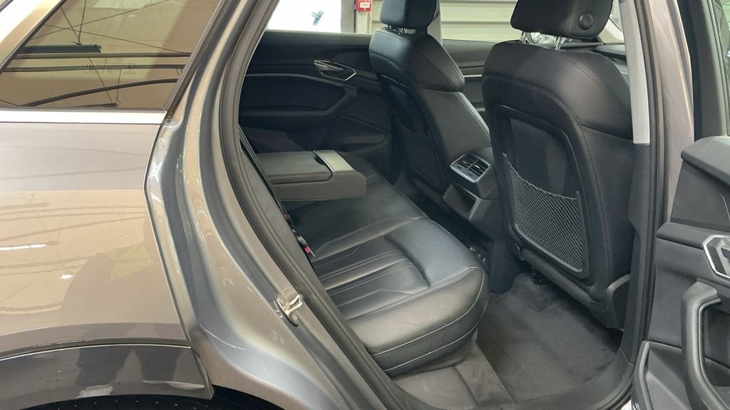 Used Audi e-tron 2021 for sale - 76642635: Photo 8