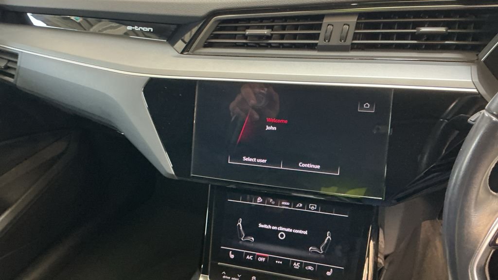 Used Audi e-tron 2021 for sale - 76642635: Photo 9