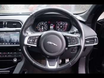 Used Jaguar F-Pace 2020 for sale - 74953670: Photo