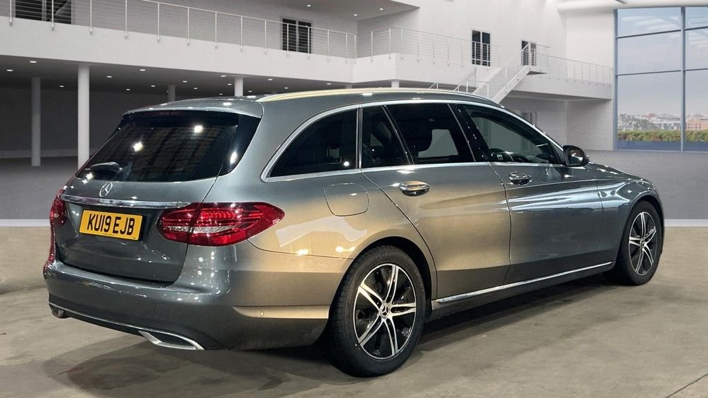 Used Mercedes-Benz C Class 2019 for sale - 77133282: Photo 2