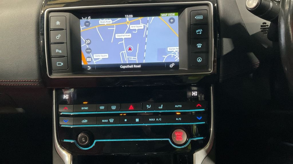 Used Jaguar XE 2018 for sale - 76923945: Photo 10