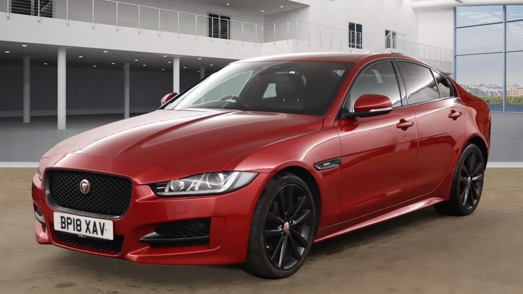 Used Jaguar XE 2018 for sale - 76923945: Photo 4