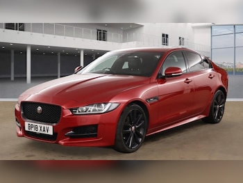 Used Jaguar XE 2018 for sale - 76923945: Photo