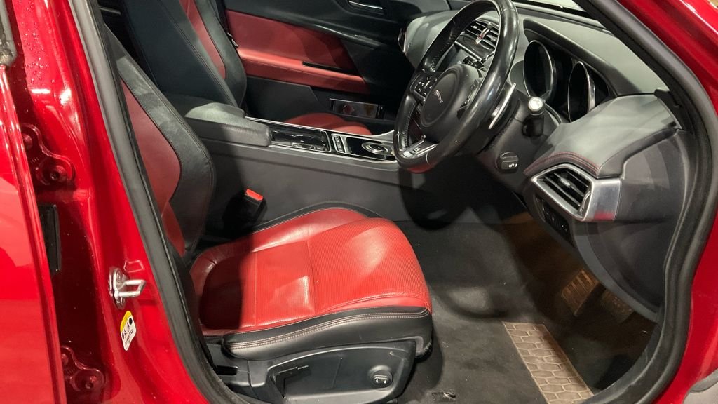 Used Jaguar XE 2018 for sale - 76923945: Photo 7