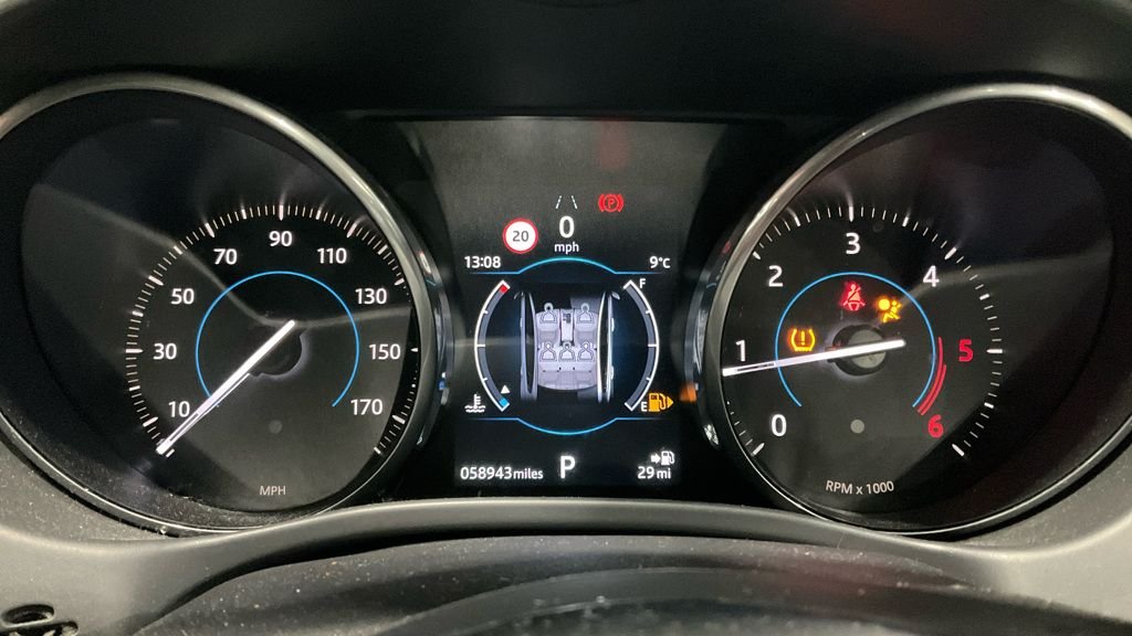 Used Jaguar XE 2018 for sale - 76923945: Photo 9