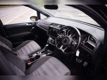 Used Volkswagen Touran 2020 for sale - 75801251: Photo