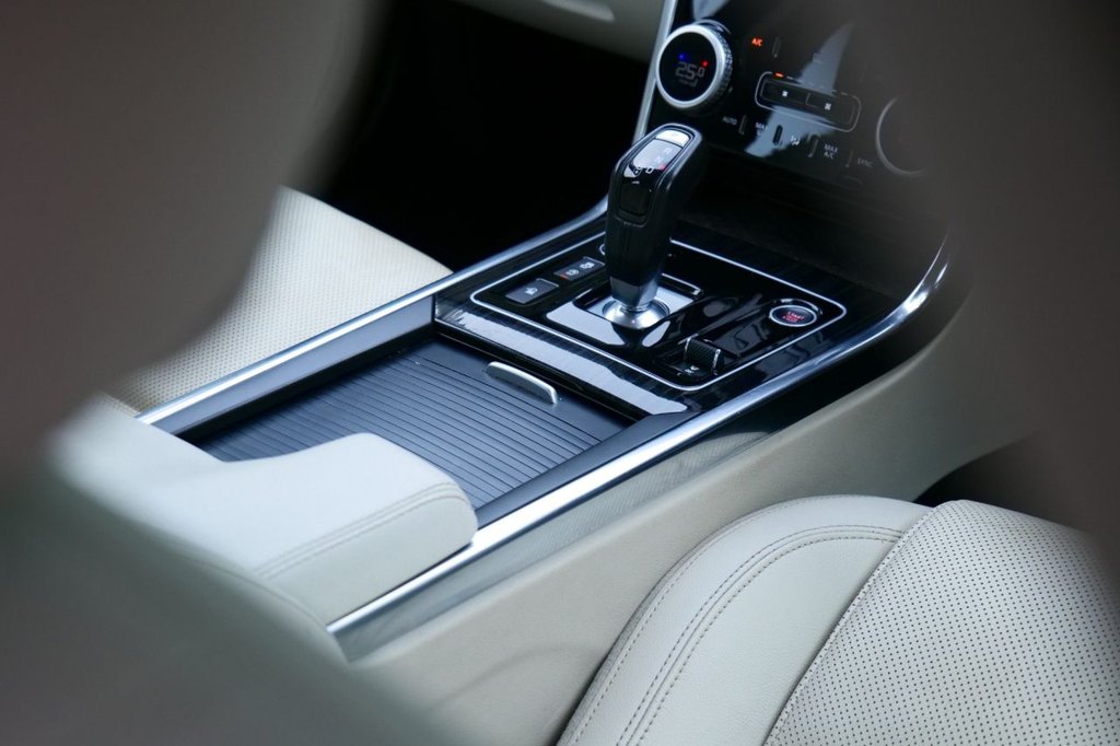 Used Jaguar XE 2019 for sale - 77276081: Photo 22