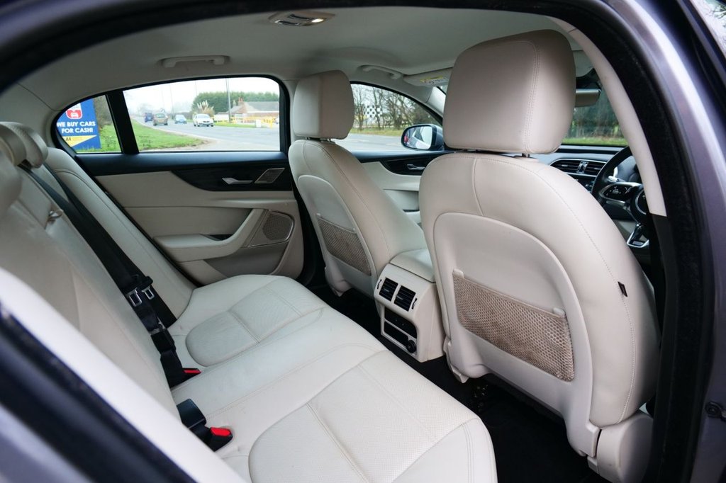 Used Jaguar XE 2019 for sale - 77276081: Photo 32