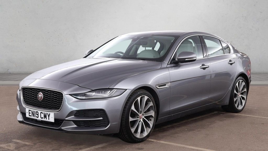 Used Jaguar XE 2019 for sale - 77276081: Photo 4
