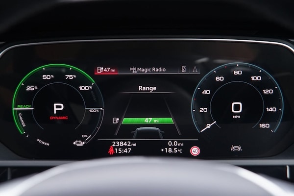 Used Audi Q8 e-tron 2023 for sale - 75585586: Photo 15