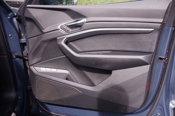 Used Audi Q8 e-tron 2023 for sale - 75585586: Photo 27