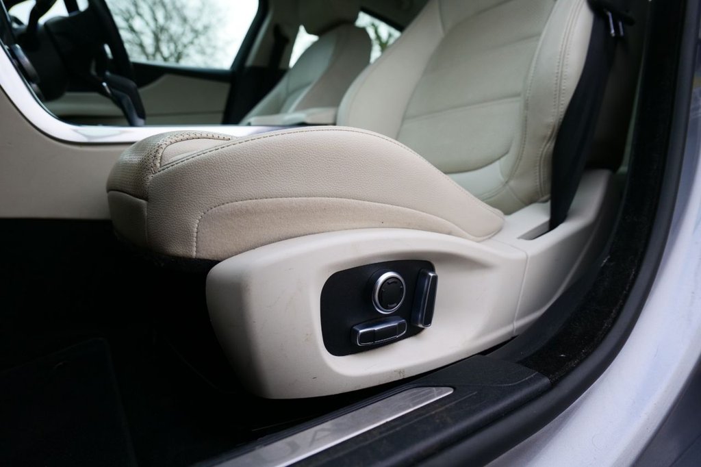 Used Jaguar XE 2019 for sale - 77879353: Photo 25