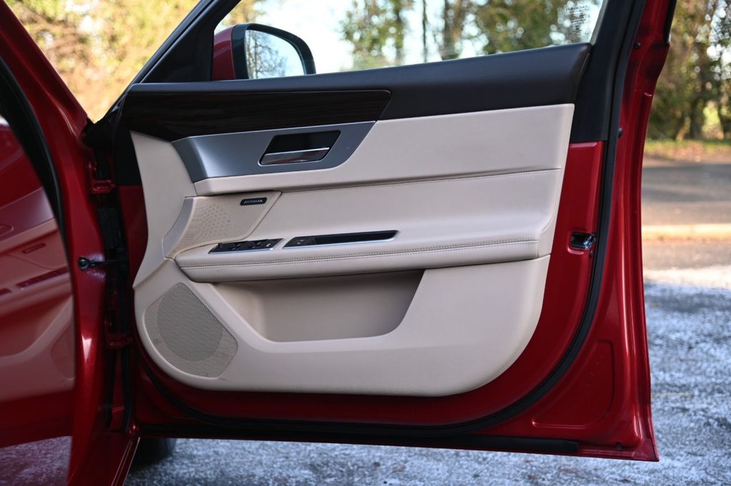 Used Jaguar XF 2018 for sale - 76923830: Photo 26