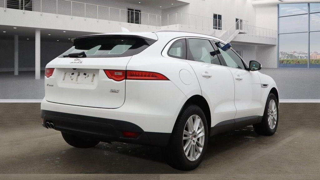 Used Jaguar F-Pace 2017 for sale - 76132899: Photo 2