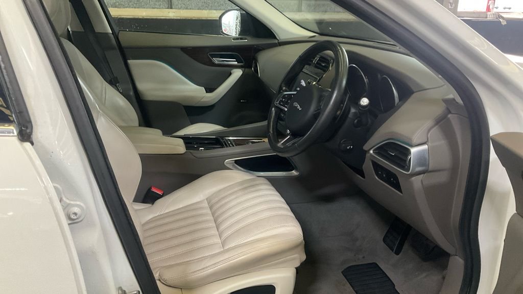 Used Jaguar F-Pace 2017 for sale - 76132899: Photo 5