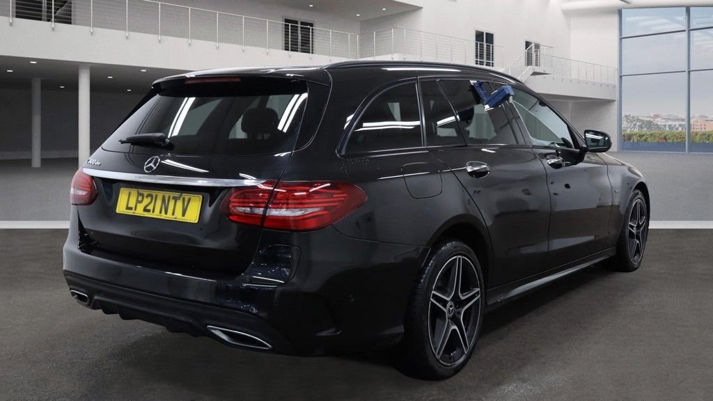 Used Mercedes-Benz C Class 2021 for sale - 76923815: Photo 2