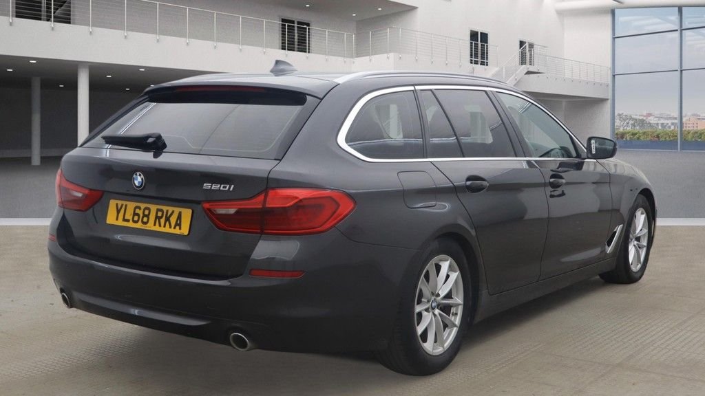 Used BMW 5 Series 2018 for sale - 77356290: Photo 2