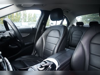 Used Mercedes-Benz C-Class 2018 for sale - 76010104: Photo 2