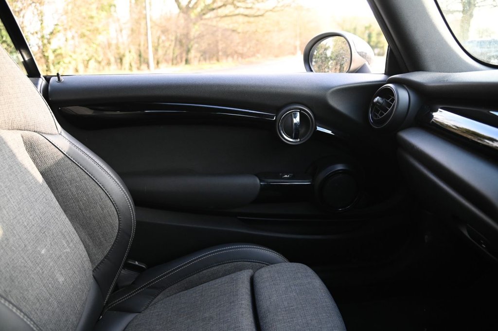 Used MINI Convertible 2016 for sale - 77096383: Photo 9