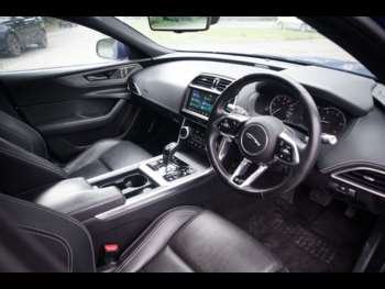 Used Jaguar XE 2020 for sale - 74734306: Photo