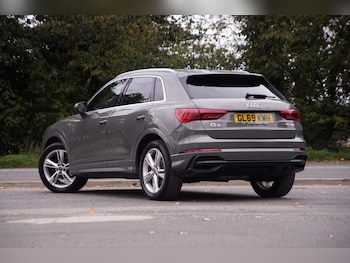 Used Audi Q3 2019 for sale - 76105666: Photo 2