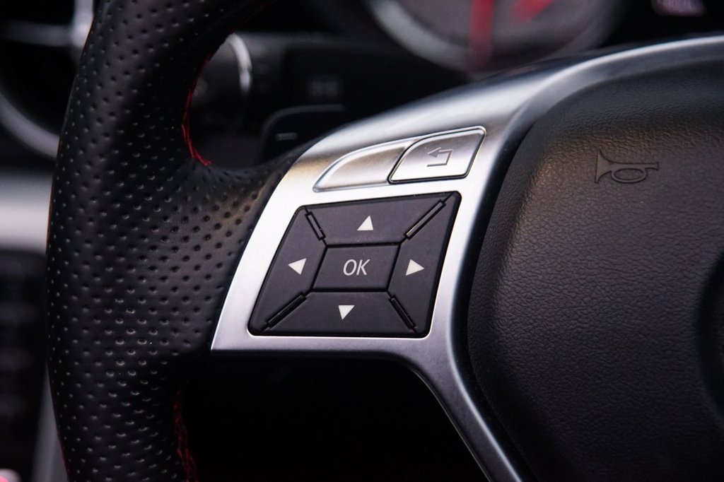 Used Mercedes-Benz SLK 2014 for sale - 76376344: Photo 11