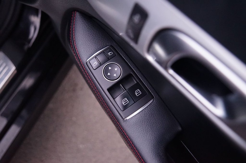 Used Mercedes-Benz SLK 2014 for sale - 76376344: Photo 26