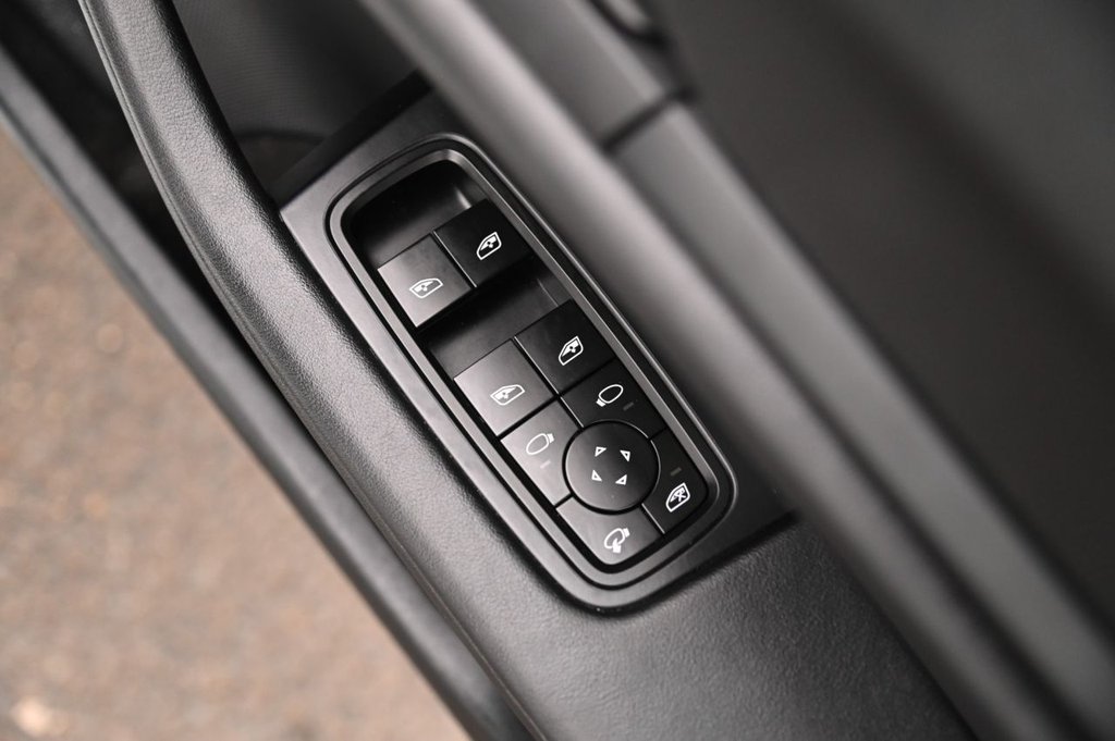 Used Porsche Taycan 2021 for sale - 77227541: Photo 31