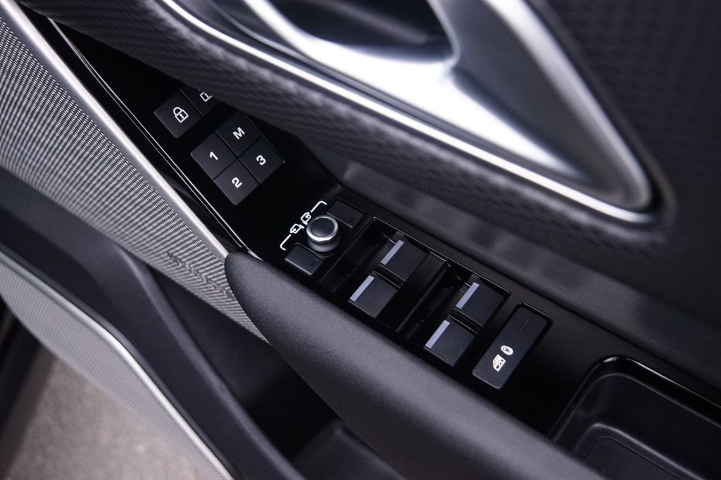 Used Land Rover Range Rover Velar 2022 for sale - 76546392: Photo 30