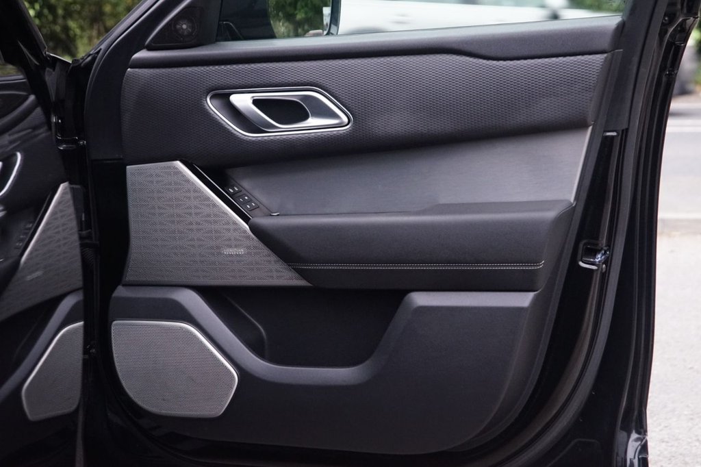 Used Land Rover Range Rover Velar 2022 for sale - 76546392: Photo 32