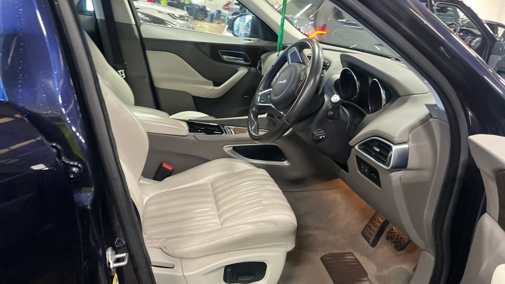 Used Jaguar F-Pace 2018 for sale - 78044817: Photo 7